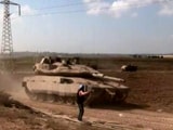इज़रायल-गाया युद्ध : गाजा सीमा पर इजरायली टैंक तैनात, अब तक 3300 लोगों की मौत