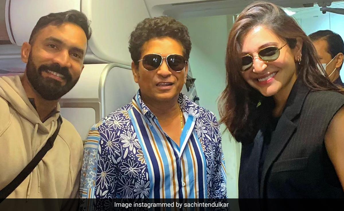Viral: In-Flight Pic Of Anushka Sharma With Sachin Tendulkar And Dinesh Karthik