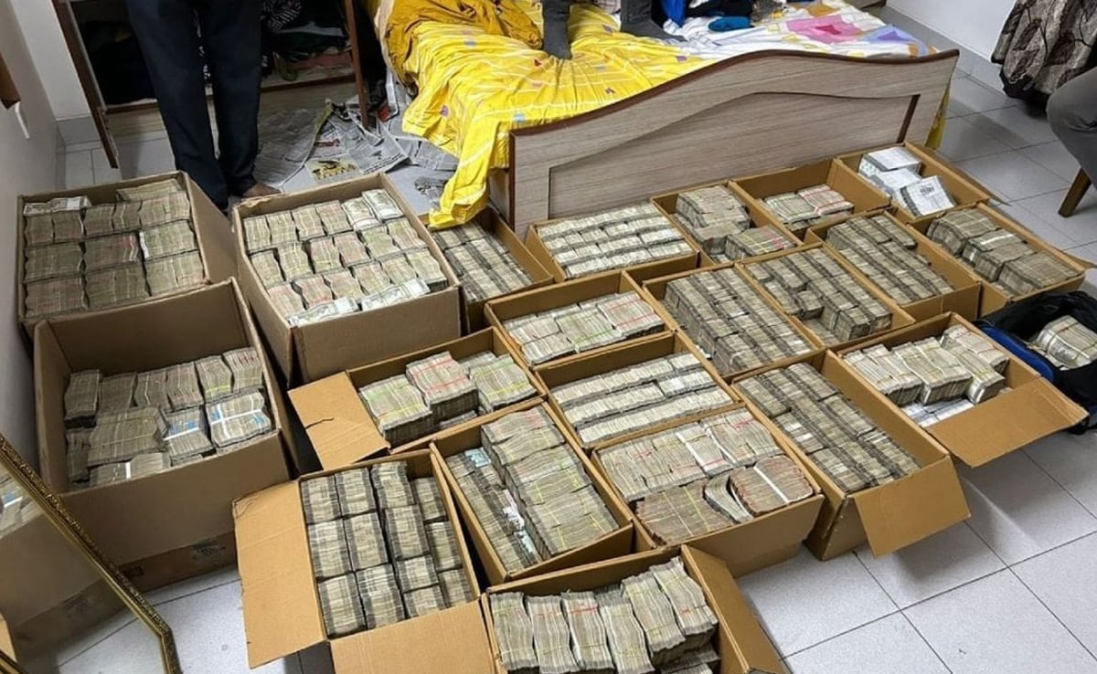 Rs 42 crore found under bed in Bengaluru home, KCR\'s party finds a poll link. Read here