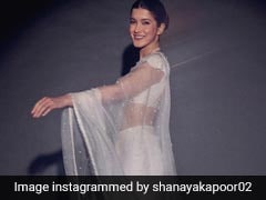 It May Be White But Shanaya Kapoor's White Manish Malhotra <i>Saree</i> Is Just As Festive