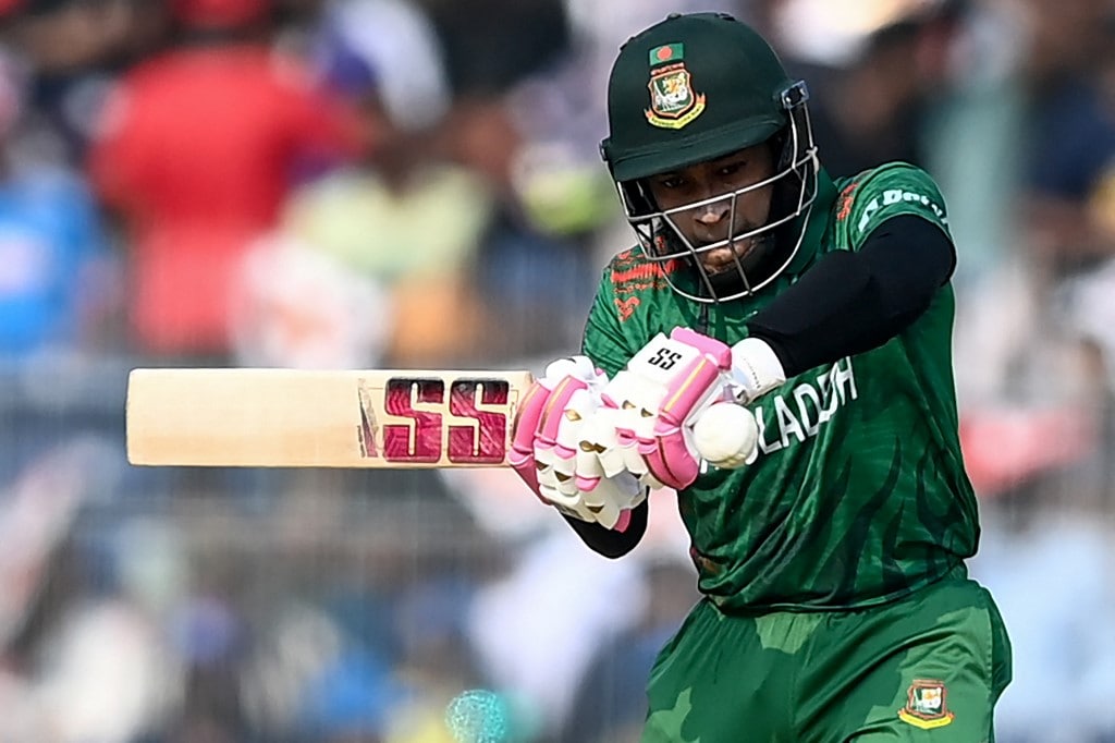 Mushfiqur Rahim hits 48th half-century in 52 balls. Bangladesh 130/4 in 27.1 overs vs New Zealand in a World Cup match